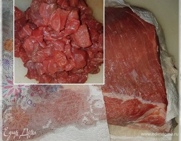 Общее замечание. Если хотите получить колбасу настоящую, каковой и должна она быть, то на продуктах не экономьте. Иначе и вкусно не будет, и кучу времени потратите зря. Классическая ГОСТовская полукопченая колбаса высшего сорта, каковой краковская и является, готовится из смеси фаршей: говядины высшего сорта, полужирной и жирной свинины с добавлением в него мелкорубленого чеснока, черного и душистого перца. Производится только в натуральной оболочке. Итак, говядина. Естественно, мякоть высшего качества. Сначала промыть, потом обсушить и нарезать кубиками 1–1,5 см. И сразу уберите лучше в морозилку, пусть остынет хорошо. Говядины нежирной берем 30%.