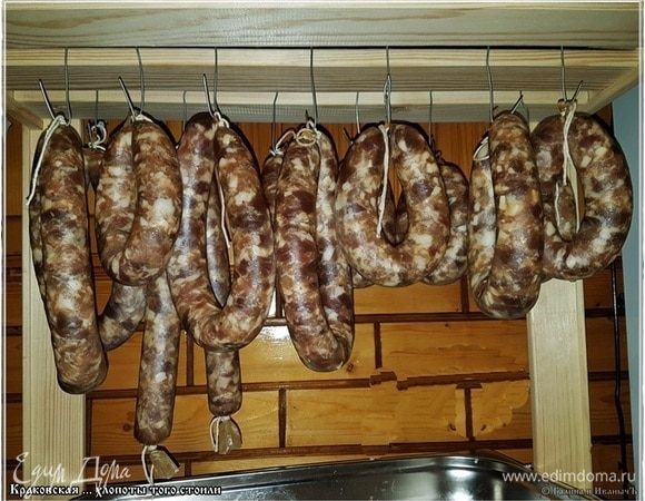 Чтобы уплотнилось, отвиселось и немного обсохло.