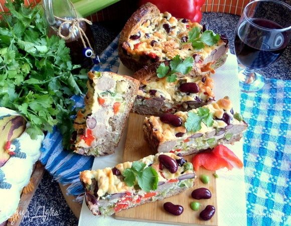 Остывшую легче будет нарезать, ровнее.