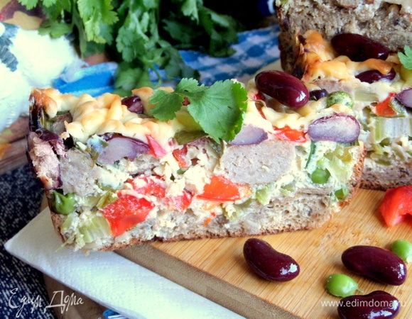 Запеканка отлично держит форму, хлеб пропитывается очень вкусно заливочкой, снизу будет корочка.