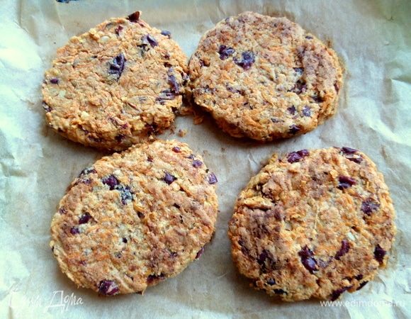 Запекать в разогретой духовке около 10 минут.