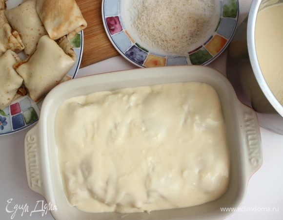 Залить соусом.