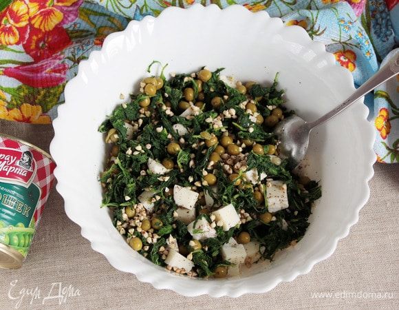 Перемешать салат. Приправить льняным маслом (2–3 ст. л.). Еще раз перемешать.