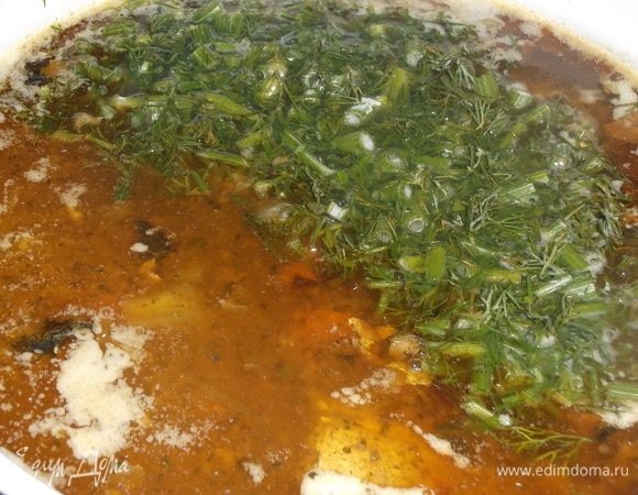 Добавить укроп и варить до готовности овощей.