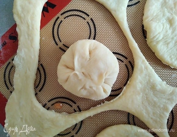 Края хорошо защипнуть.