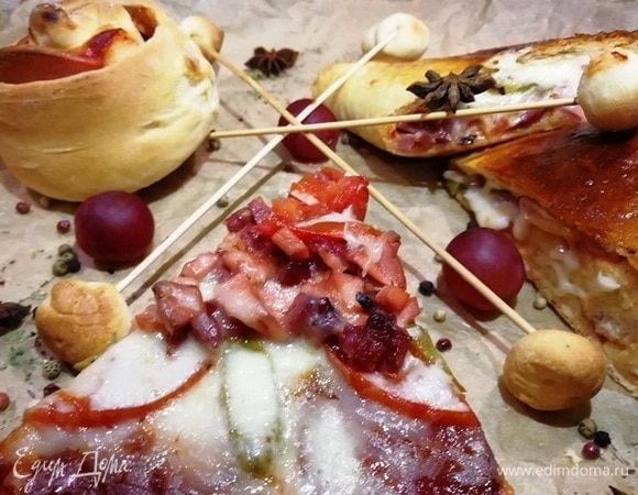 Выкладываем все 3 пиццы и угощаем всех желающих.