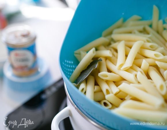 Тем временем у нас сварились макароны.