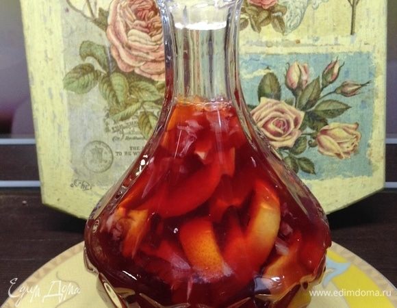 А вот если прямо сейчас за стол, друзья пришли, семья ждет, можно в графинчик побольше долек цитрусовых и в холодильник, пока готовится горячее. Собственно, и все. Остался «бонус на дубу».