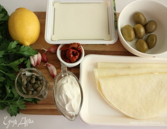 Приготовить все необходимое. Зелень (укроп, петрушку) помыть, просушить. Миндаль измельчить, обжарить до золотистого цвета.