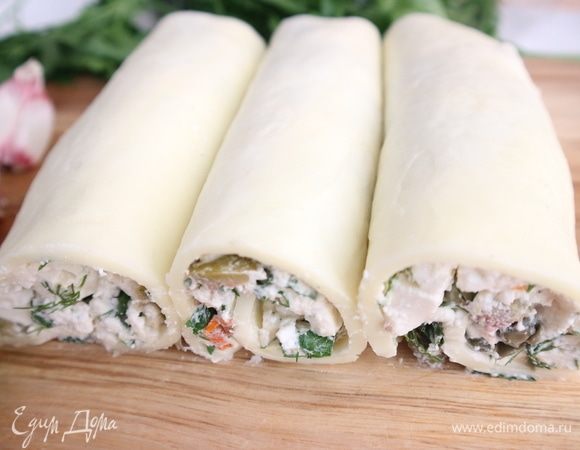 Боковые части рулетов подрезать острым ножом.