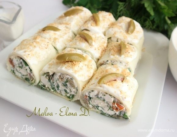 Посыпать измельченным поджаренным миндалем, украсить кусочками оливок. Быстрая сырная закуска готова. Приятного аппетита!