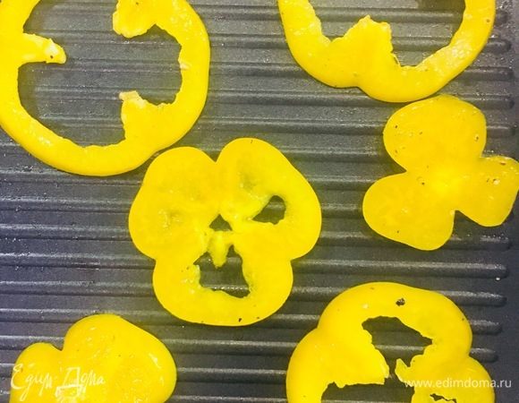 Перец. Помидоры (их лучше жарить в последнюю очередь).