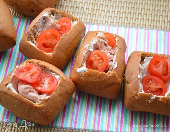 Дольки помидора.