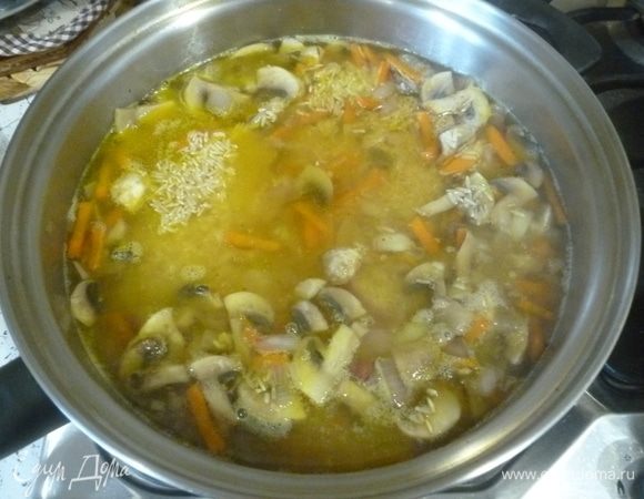 Залить 2 стаканами кипятка. Накрыть крышкой, готовить на медленном огне 35 минут.