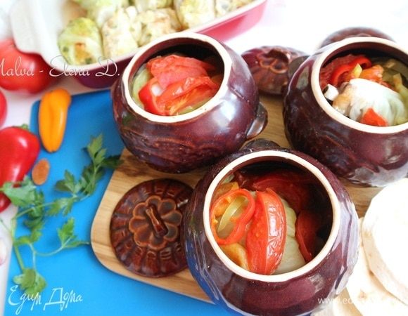 Вынуть горшочки из духовки. Толма готова.