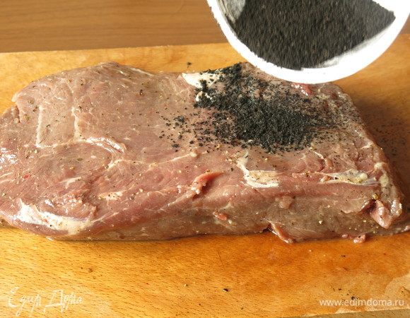 Посыпаем золой.