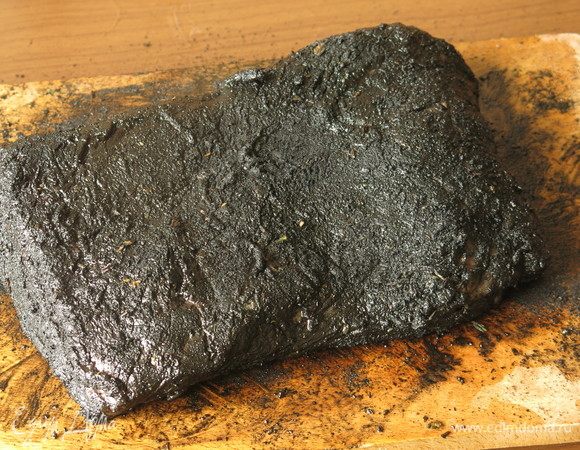 Получается корочка из золы. Включаем духовку на 250°C.