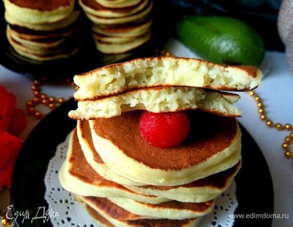 Подаем по своему вкусу — с ягодами, фруктами.