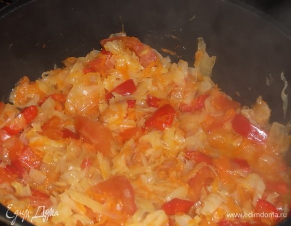 Тушить 10 минут. Выложить в кастрюлю с чечевицей.