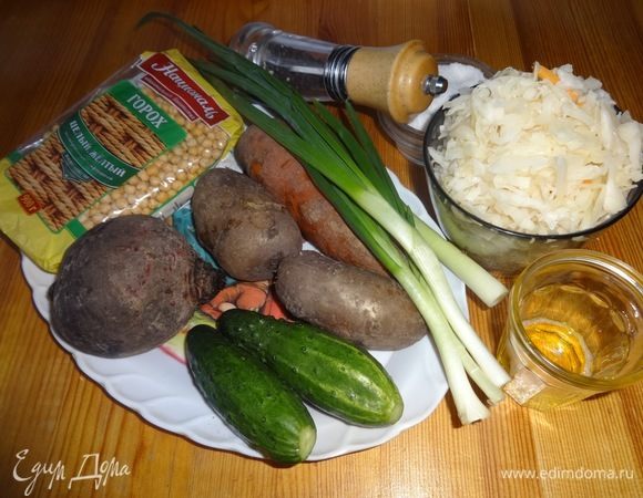 Подготовить все необходимые продукты для приготовления винегрета.