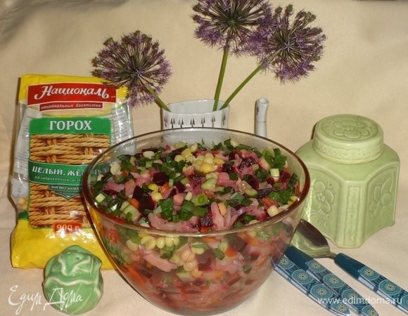 Выложить винегрет в салатник. Подать к столу.