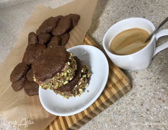 А можно испечь печенье и сделать сэндвичи с этим мороженым!