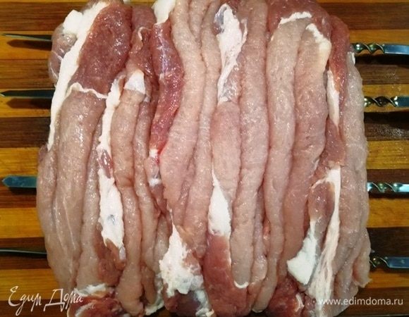 Проткнуть шпажками.