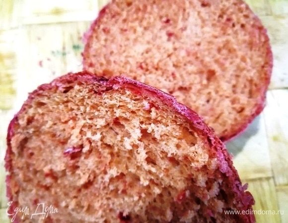 Готовые булочки вынимаем из духовки и полностью остужаем. Разрезаем пополам.