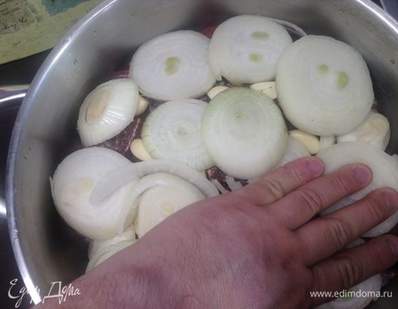 Плотно-плотно все продавливаем, уминаем.