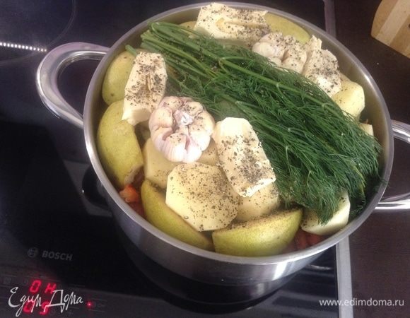 Чуть перчиком черным свежим давленым все посыпали и на самый сильный огонь. Вдохнули ароматы (не сильно, перец!), слово заветное прошептали (дым-ля-мааа) :)