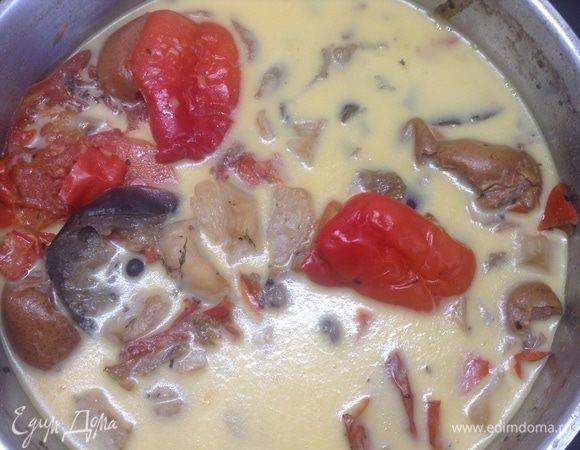 На завтра, достав из холодильника, увидим такую картину. Масла сливочного была же пачка целая, да и мясо все-таки хоть и чуть, но с жирком. Можно все это разогреть и, как вчера, — на блюдо и в духовку, как второе блюдо. А можно иначе, дабы и бульон испробовать, но чтобы не жирный был, а здоровый и ароматный лишь.