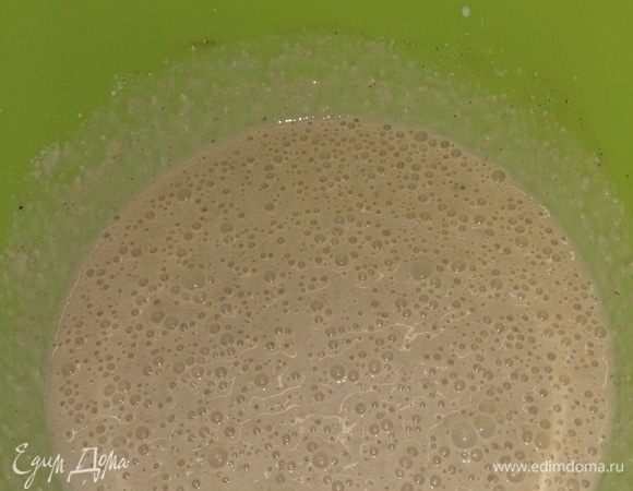 Получается масса, как жидкая сметана.