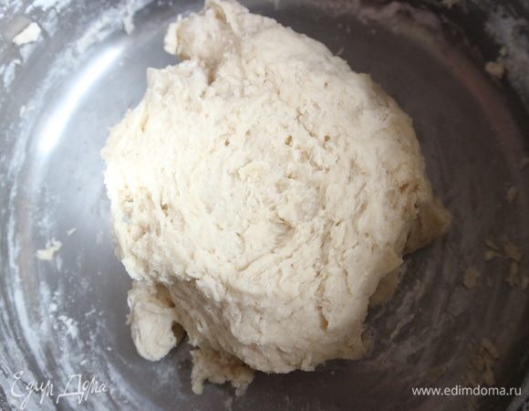 Размешать получившуюся массу, накрыть кастрюлю полотенцем и оставить в теплом месте на 1 час.