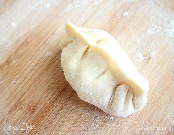 Защипнуть края. Можно так.