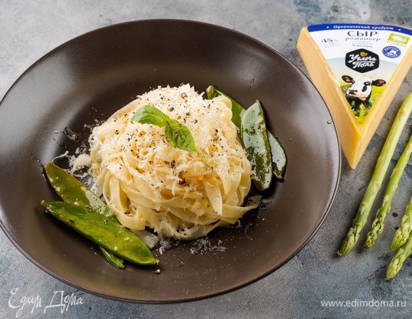 Украсьте листьями базилика и сбрызните оставшимся оливковым маслом. Приятного аппетита!<br />
 