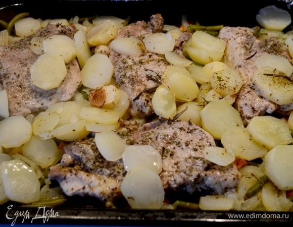 После 45 мин. достаем мясо, снимаем фольгу и отправляем в духовку на 15 мин.