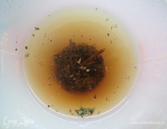 Для мятной пропитки заварить мяту кипятком, добавить мятный ликер, по желанию добавить сахар (я не добавляла), процедить.