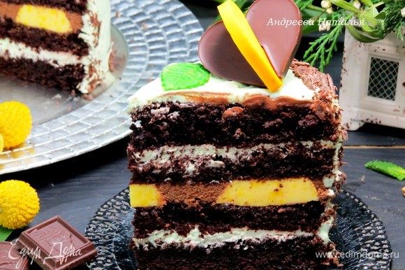 Разрезаем торт на порционные кусочки и наслаждаемся его освежающим вкусом!
