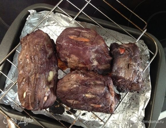 Разок перевернули. Потом в анфас поставили, чтобы торцы тоже запеклись.