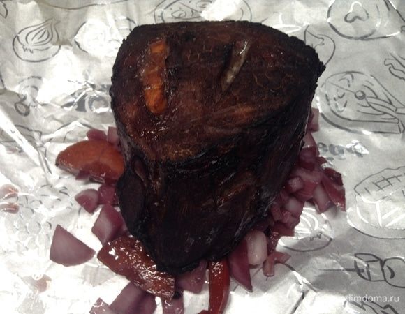 Кусок мяса на эту подушку ставим-кладем.