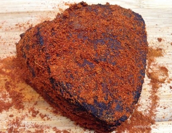 Берем другой кусочек. Его, например, паприкой...