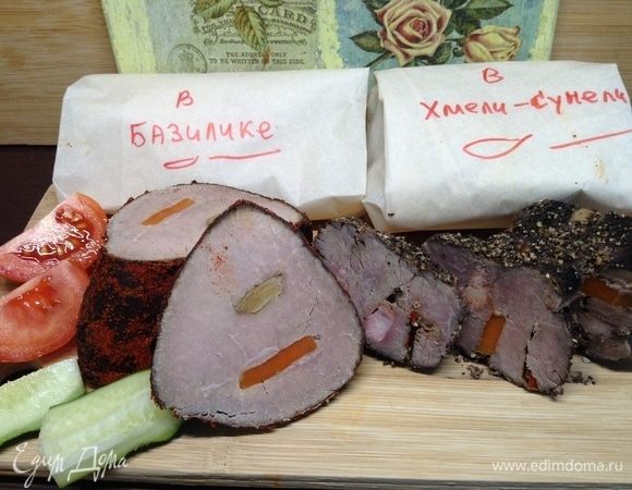 Напоследок... Если на завтраки и с собой детворе в школу, на работу себе любимым на перекус, на стол гостям-друзьям, на день-два в поход, то все, именно как тут «нарисовано». То есть если готовый продукт будет храниться в прохладе (в холодильнике), то и неделя, и две при такой готовке — самое то, и все будет хорошо. Если же надумали такое классное мяско взять с собой куда на подольше — в поезд, в путешествие, то совет простой — поменьше шинковки, особенно свести к минимуму перец сладкий и чеснок (морковь и сало оставить и не жалеть), а вот кислоты побольше при мариновании — лимонов раза в два-три увеличить, а еще лучше — таки уксуса добавить. Помним же о первозданной «Говядине по-ямщицки»:) А то, что на картинках ив этой сказке проверено временем и опытом, в вашей домашней кухне станет еще одним блюдом больше:) С уважением.