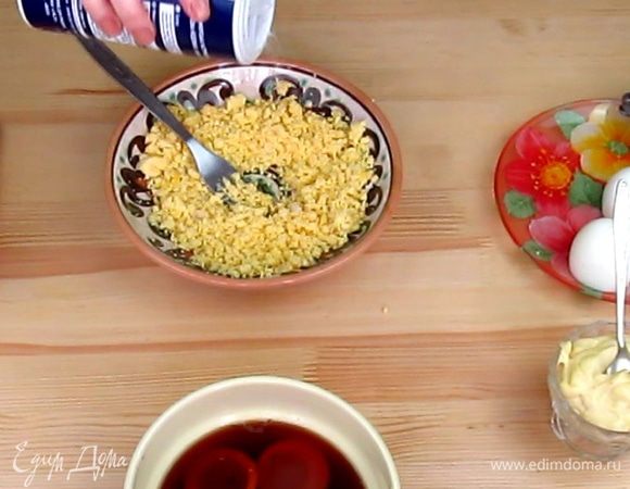 Посолите по вкусу.