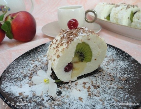 Такой десерт со структурой нежного суфле хорош с кофе или чаем. Да и просто так.