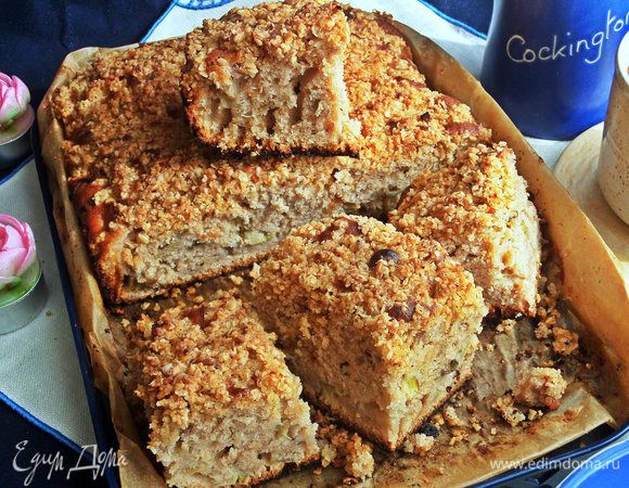 Нарезать остывший пирог на квадратики.