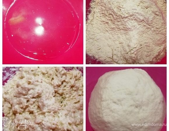 Пока варится бульон, займемся тестом. Я специально указала в ингредиентах муку 2 раза, так как она добавляется в 2 приема. В миску наливаем 0,5 стакана кипятка, растворяем в нем соль, добавляем подсолнечное масло и 1 стакан муки. Перемешиваем. Добавляем стакан обычной воды. Постепенно добавляя муку, замешиваем тесто. Оно получится мягким и податливым.