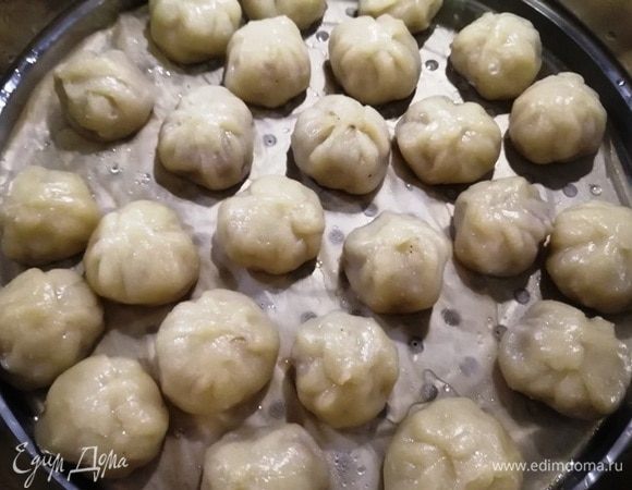 У меня получилось около 70 вонтонов. Тесто и фарш еще остались. Варим вонтоны на пару 15 минут.