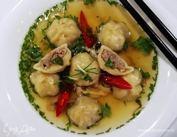 Подаем и наслаждаемся вкусным ароматным супом «Вонтон». Приятного аппетита! 好胃口