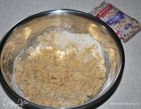 Тесто хорошо перемешать руками.