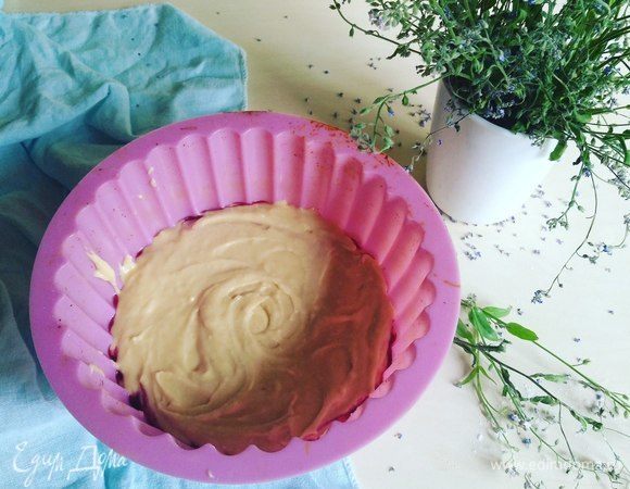 Сверху кладем оставшуюся часть теста.